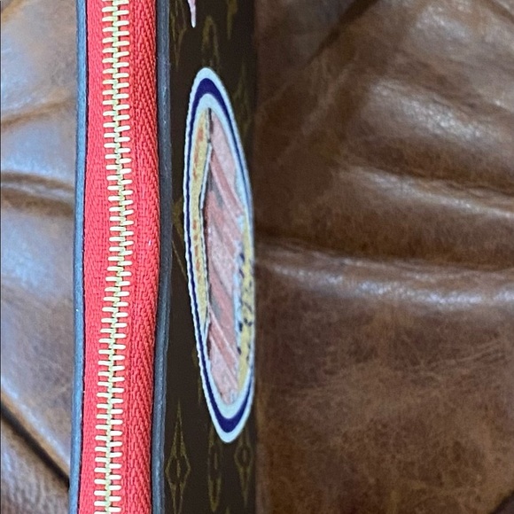Lv Limited  edition Wrislet - Picture 12 of 15